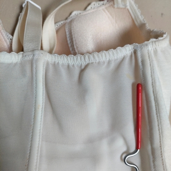 Cacique Intimates White‎ Corset Bra Size XL Bustier Y2K Eyelet Trim Pink Bows - Picture 4 of 12